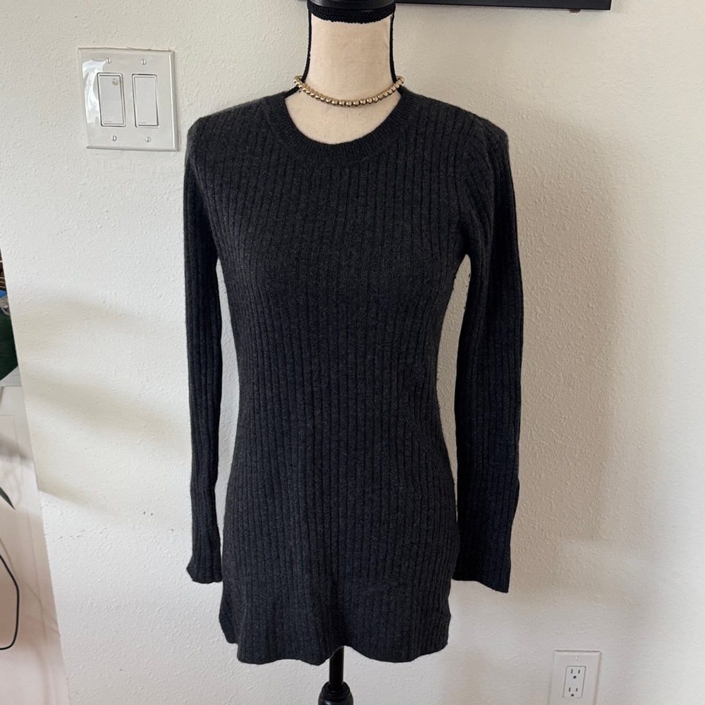 Bloomingdale's Charcoal 2 ply 100% long Cashmere crewneck Sweater